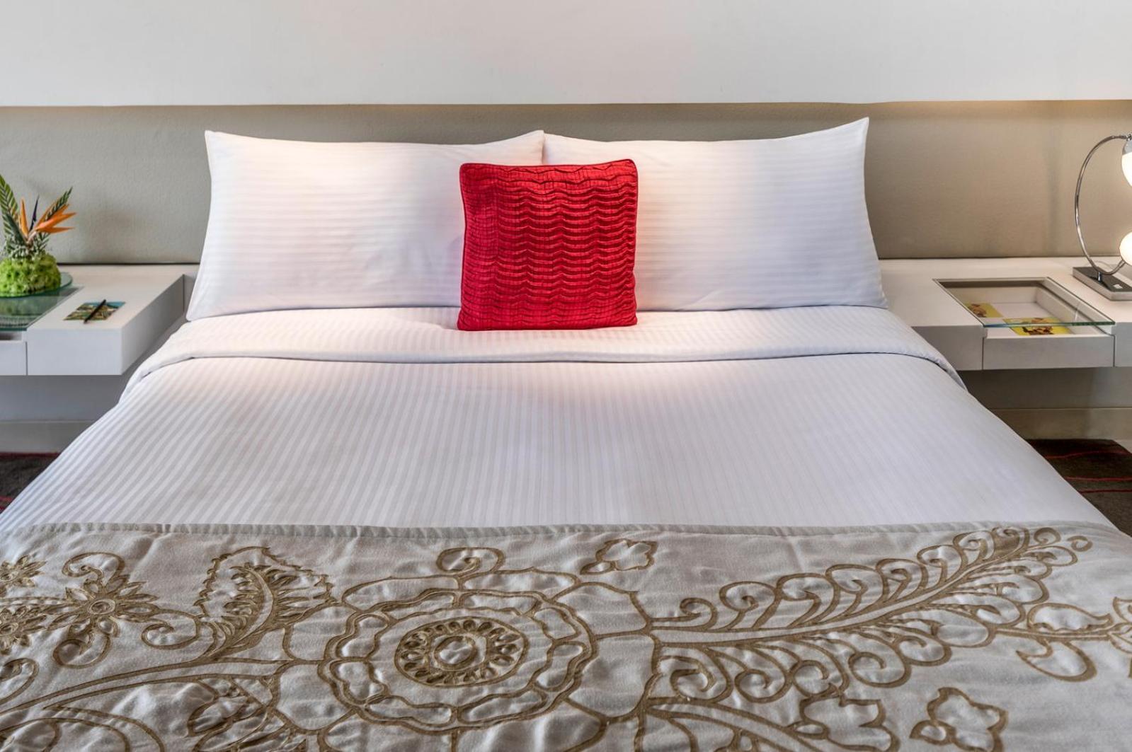 The Bellwood Suites Near Igi Airport New Delhi Exteriör bild