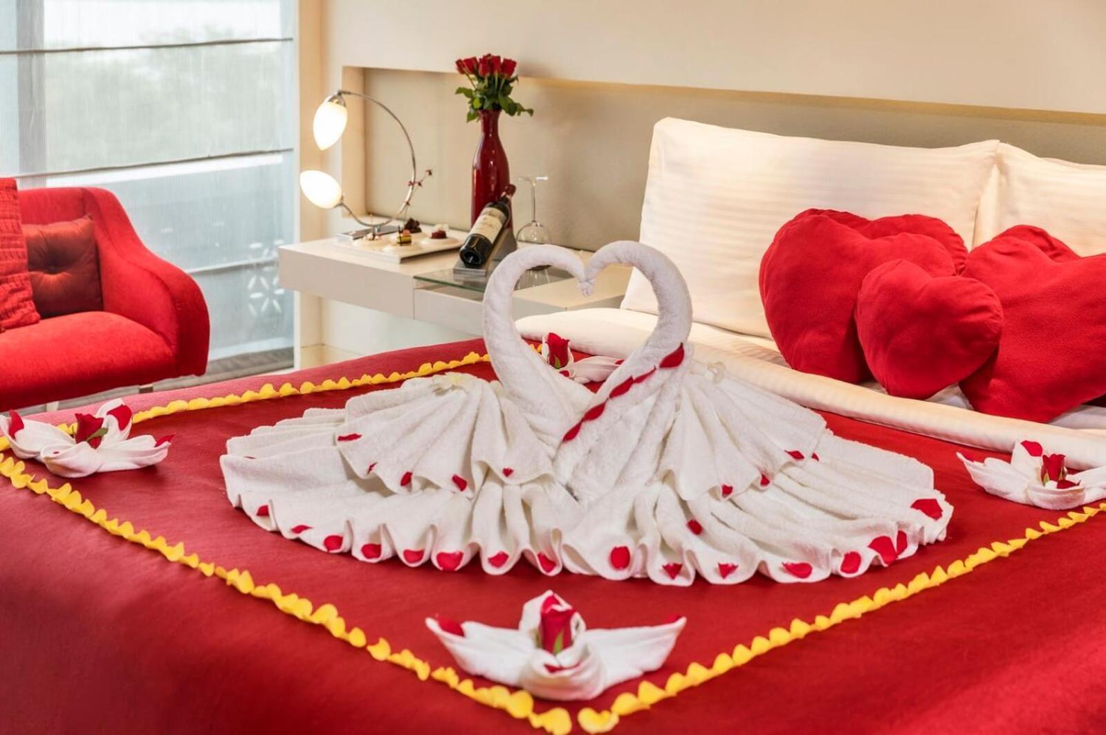 The Bellwood Suites Near Igi Airport New Delhi Exteriör bild